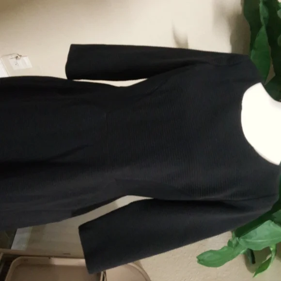 Black dress - Picture 2 of 3